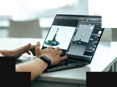 Elev skapar 3D-modell i grafikprogram.